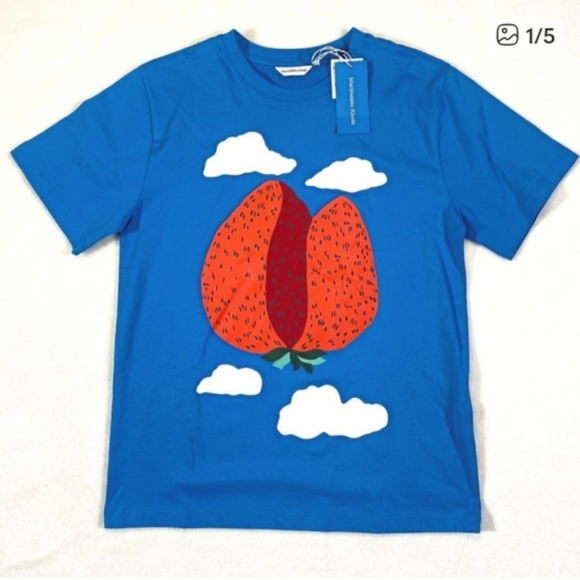 Marimekko Pilvinen Strawberry Mountains Cloud Blue Red Cotton T Shirt Small - Picture 2 of 3